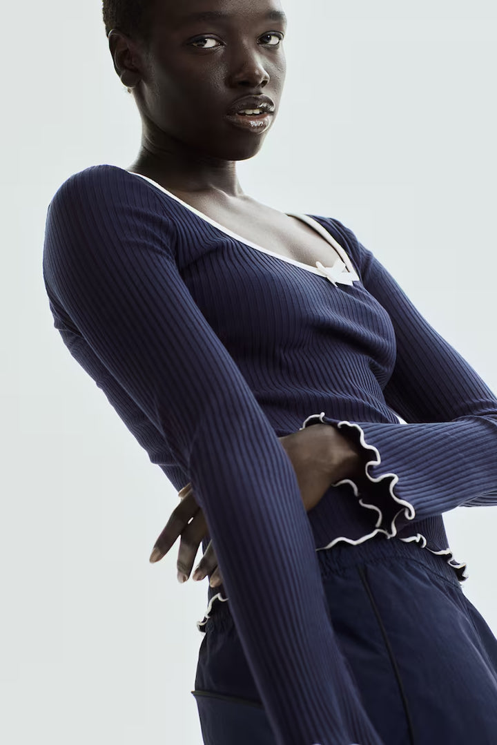 H&M RIBBED TOP WITH OVERLOCKED TRIM