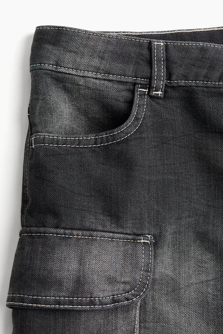 H&M REGULAR DENIM CARGO SHORTS