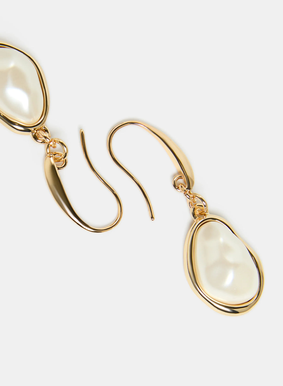 Laura Pearl Dangle Earrings