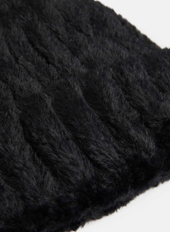 Laura  Feather Yarn Tuque