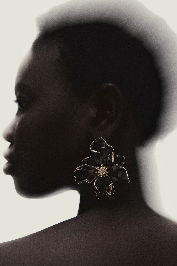 H&M FLOWER-SHAPED EARRINGS