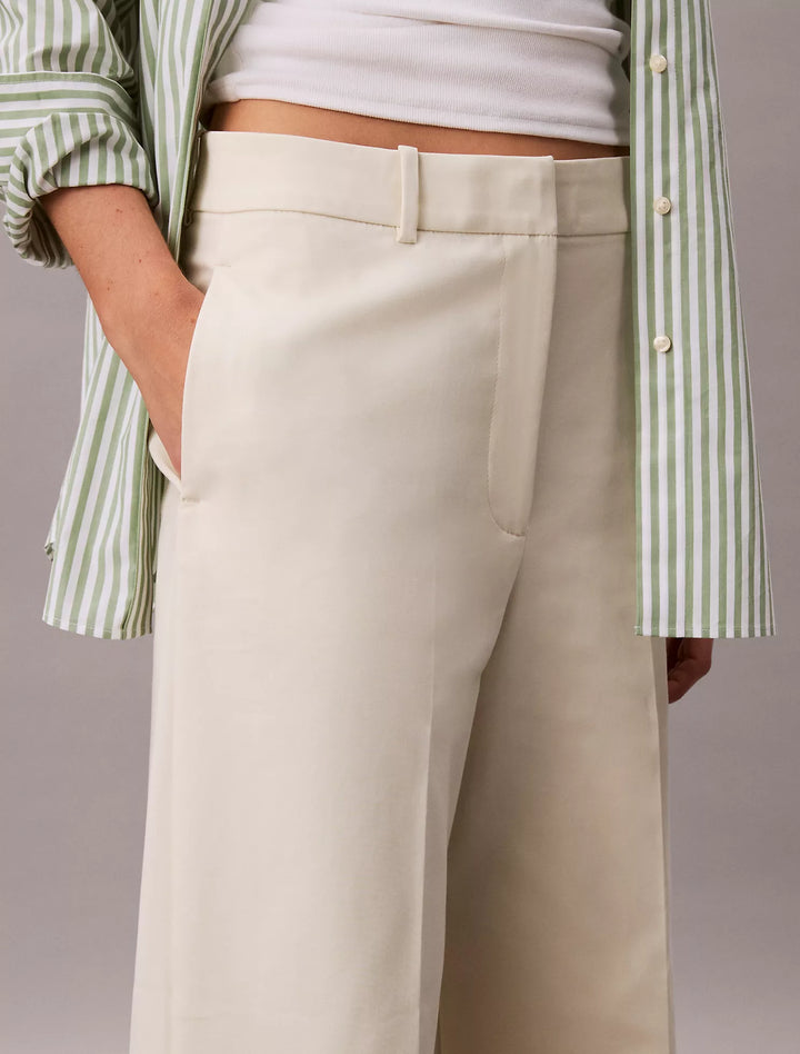 Calvin Klein Wide Leg Cropped Chino Pant