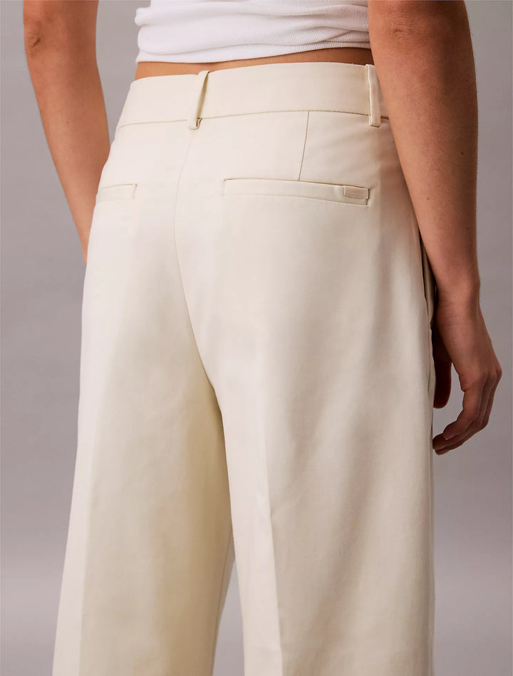 Calvin Klein Wide Leg Cropped Chino Pant