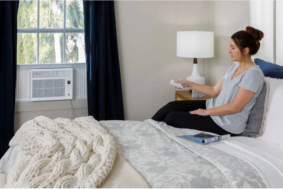GE - 150 Sq. Ft 5000 BTU Window Air Conditioner - White