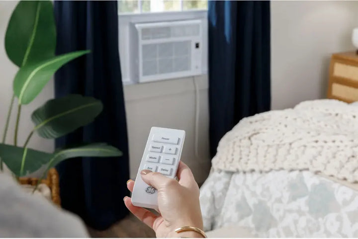 GE - 150 Sq. Ft 5000 BTU Window Air Conditioner - White