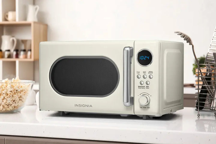 Insignia™ - .7 Cu. Ft. Retro Compact Microwave - Cream