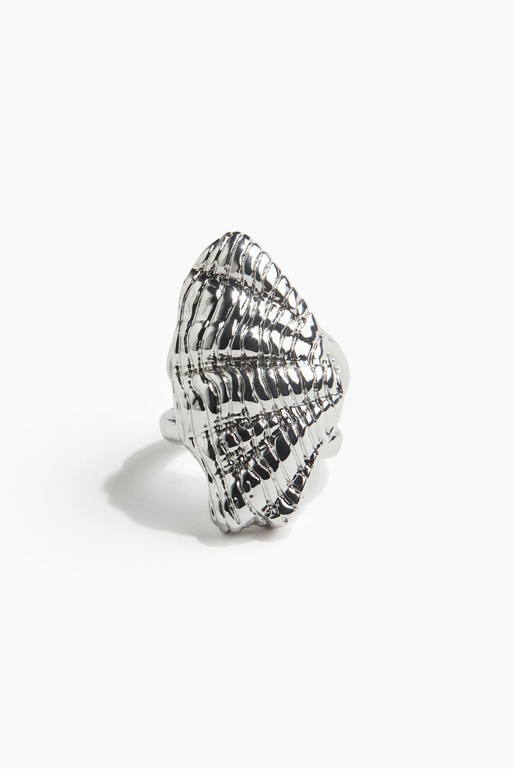 Seashell-Shaped Ring