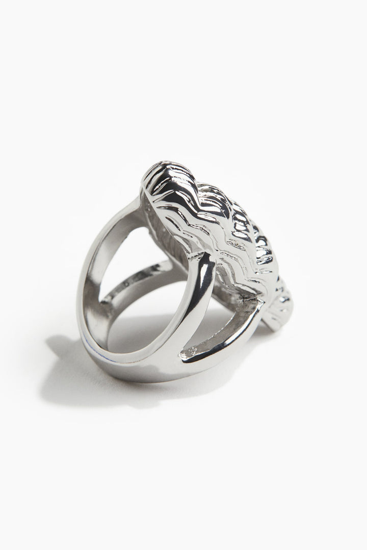 Seashell-Shaped Ring