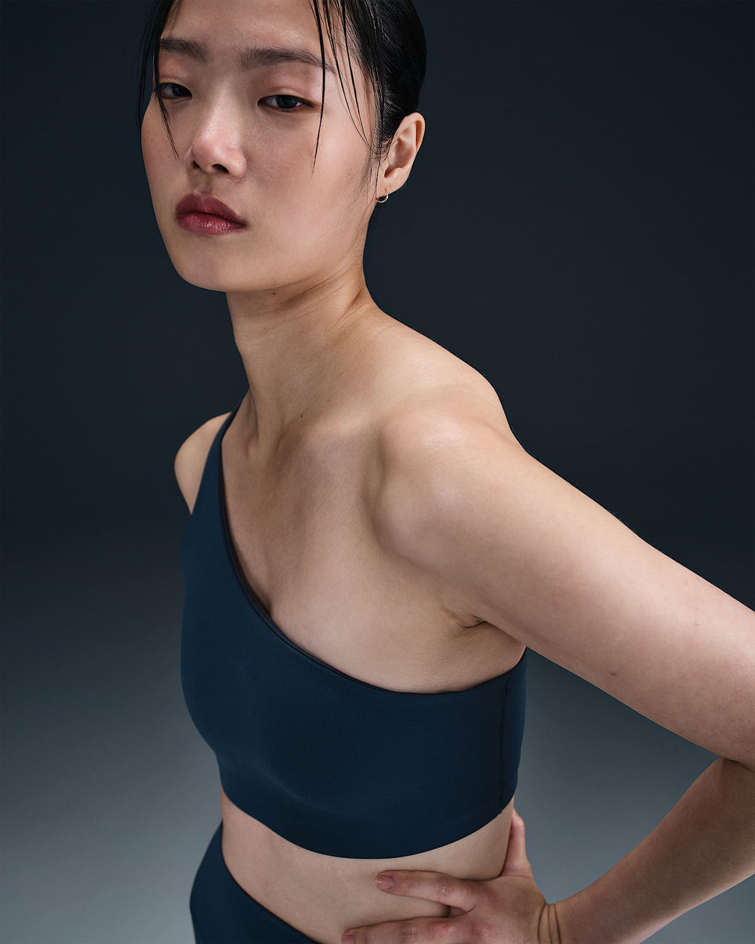 Nike Zenvy Asymmetrical Women's Light-Support Padded Sports Bra