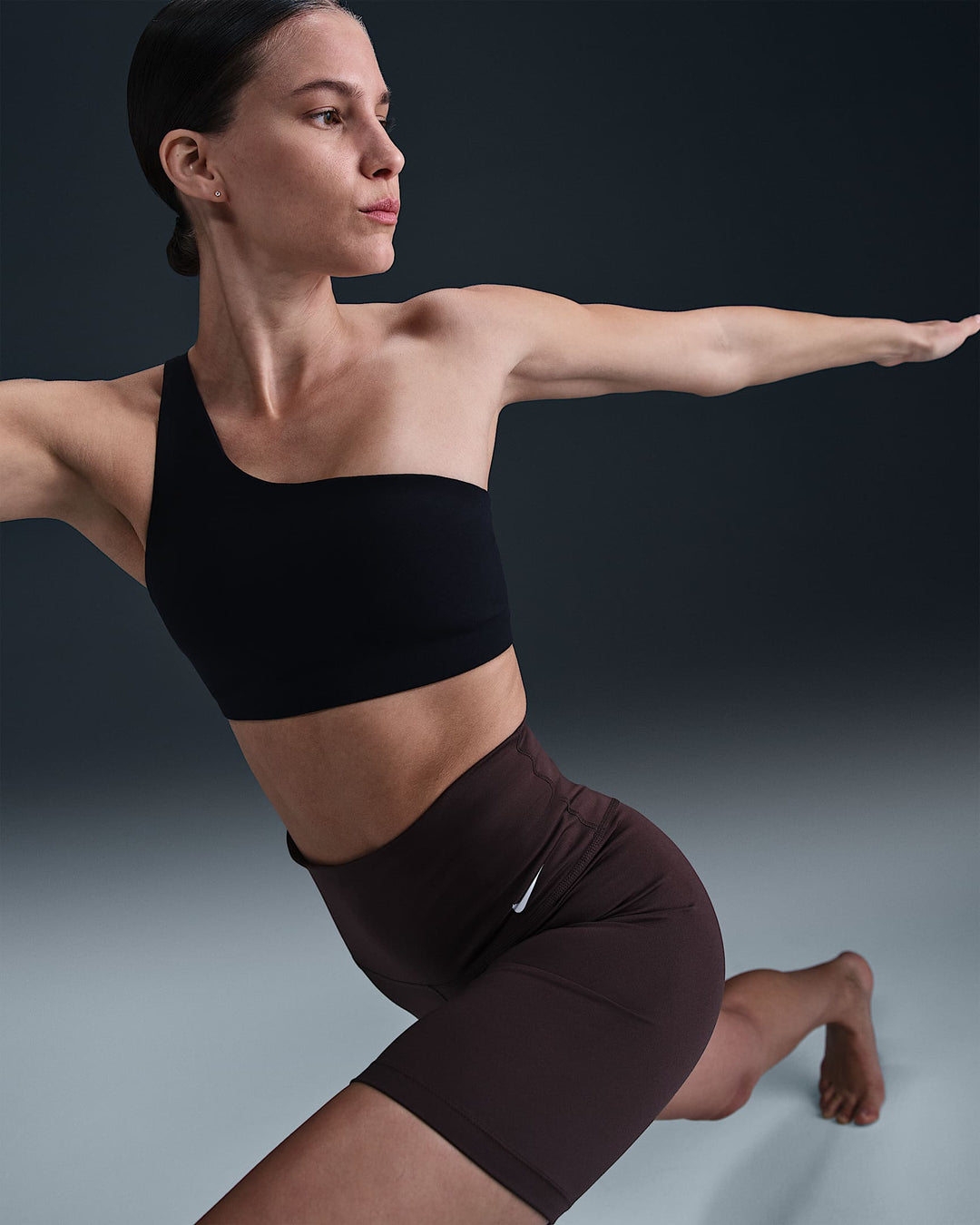 Nike Zenvy Asymmetrical Women's Light-Support Padded Sports Bra