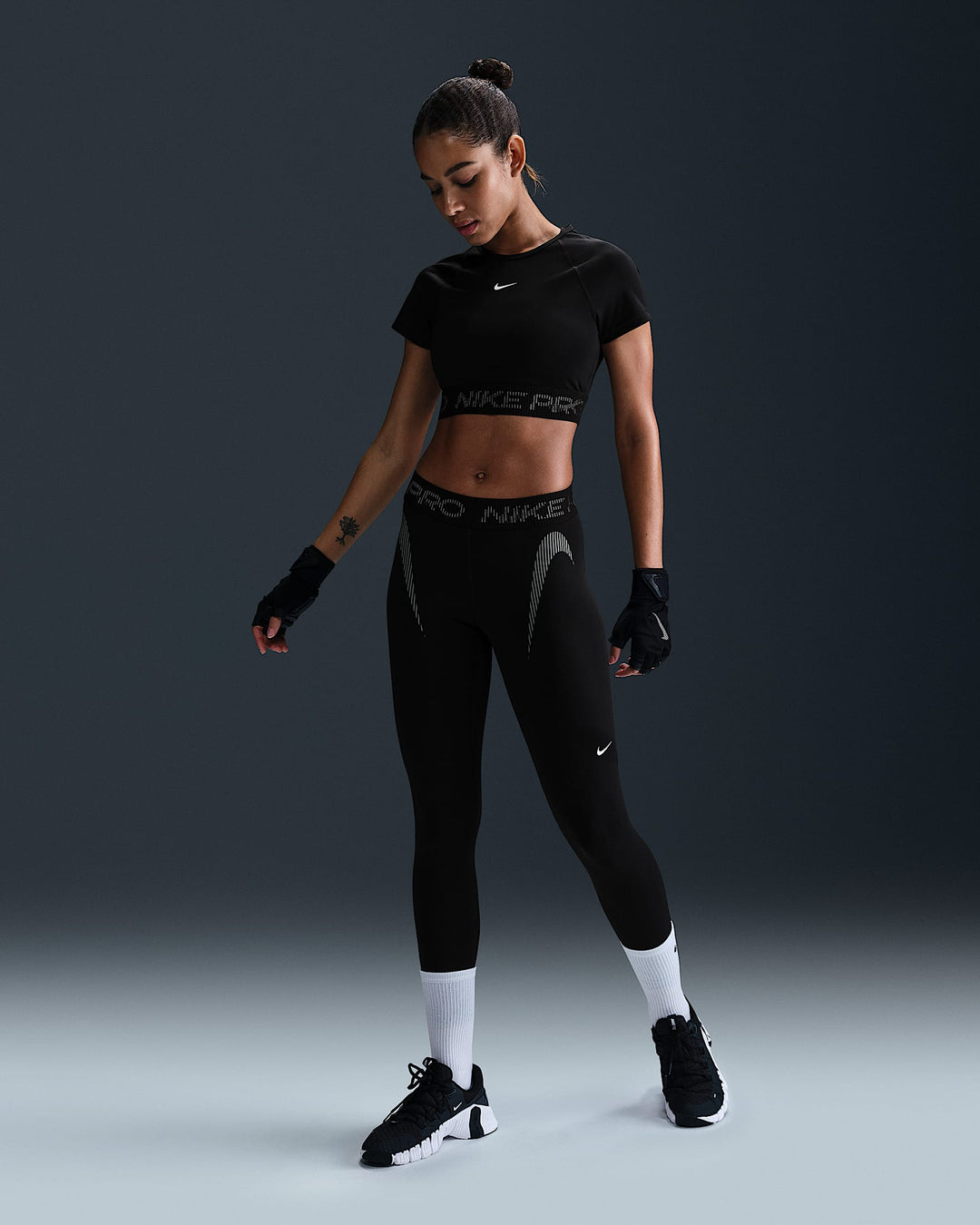 Nike Pro Women's Mid-Rise 7/8 Graphic Leggings