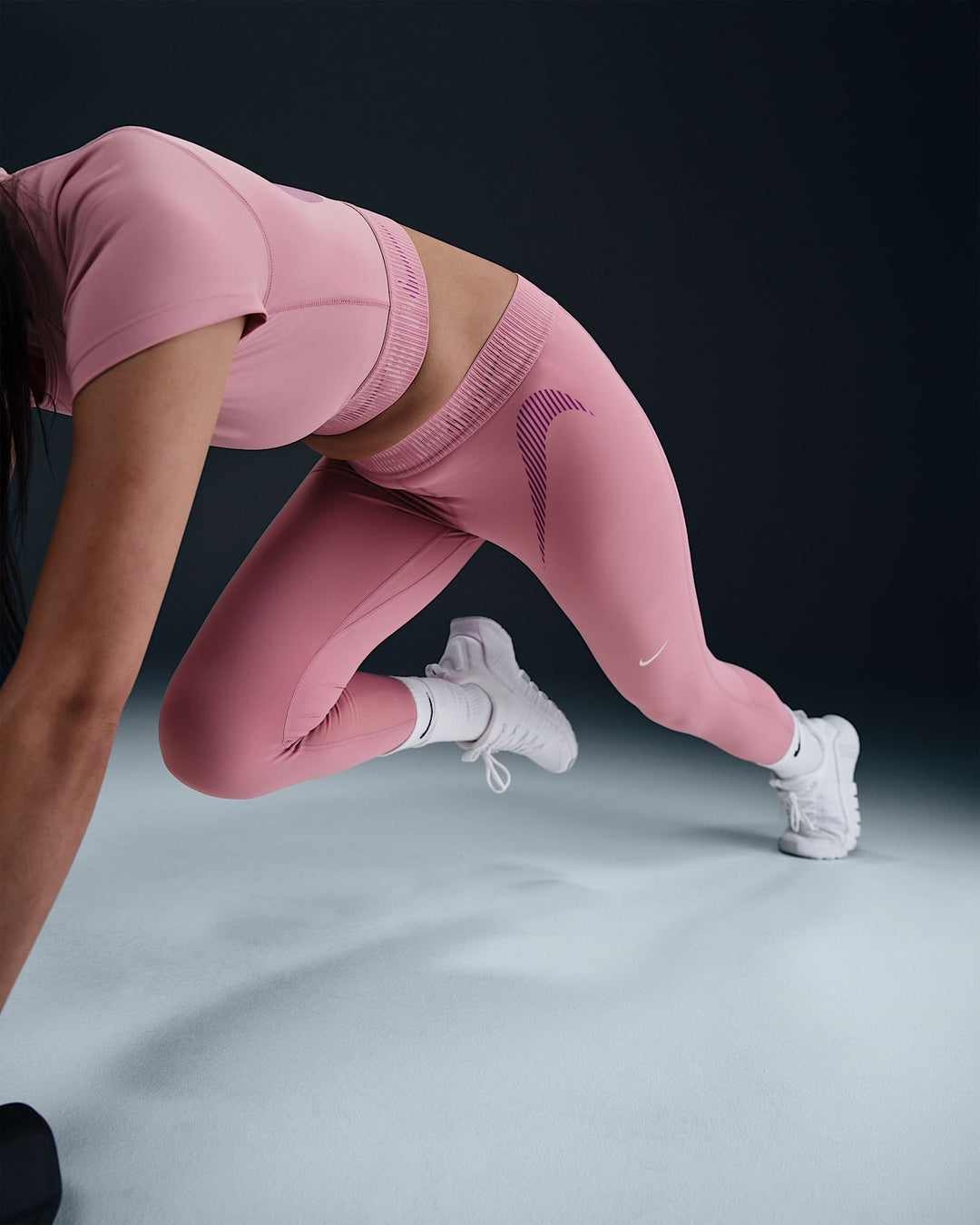 Nike Pro Women's Mid-Rise 7/8 Graphic Leggings