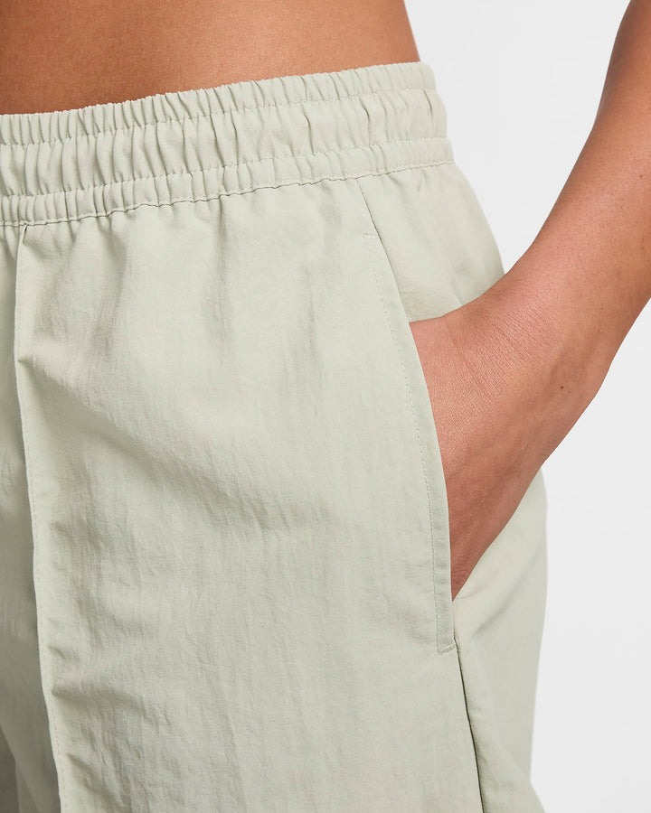 Nike Sportswear Everything Wovens Women's Mid-Rise 5" Shorts