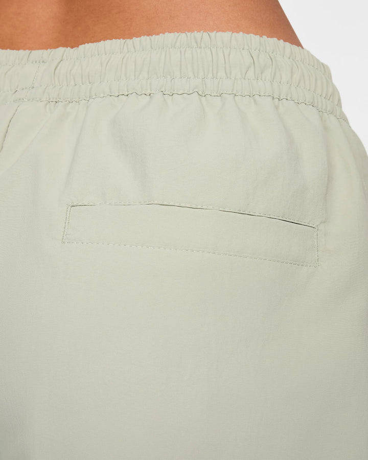 Nike Sportswear Everything Wovens Women's Mid-Rise 5" Shorts