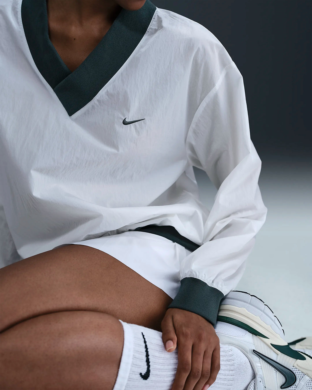Nike Women's Loose UV Woven Long-Sleeve V-Neck Top