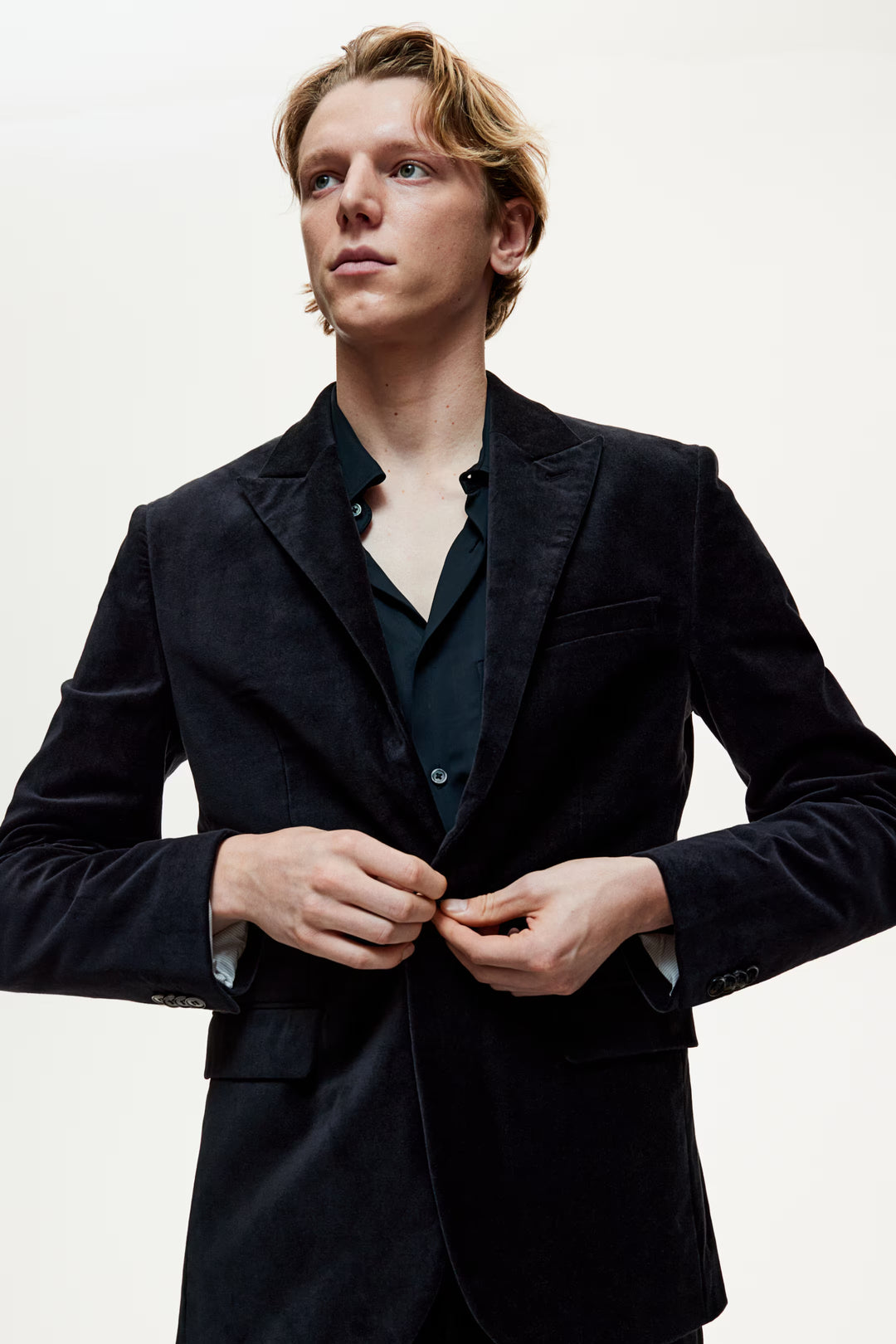 H&M Slim Fit Velvet Blazer