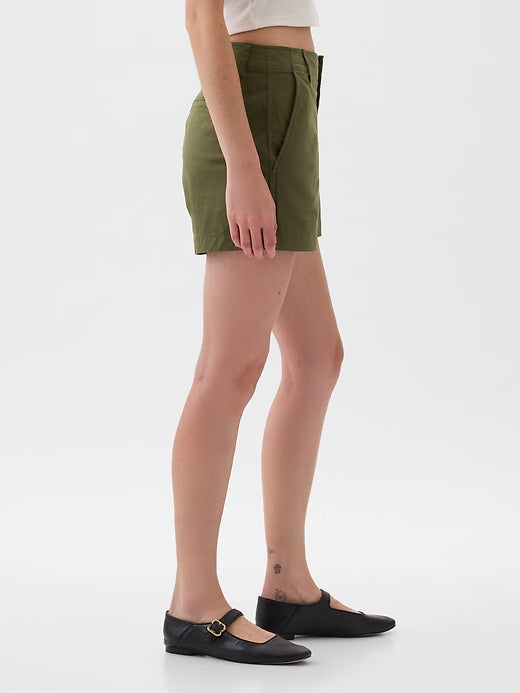 Gap 4" Downtown Khaki Shorts