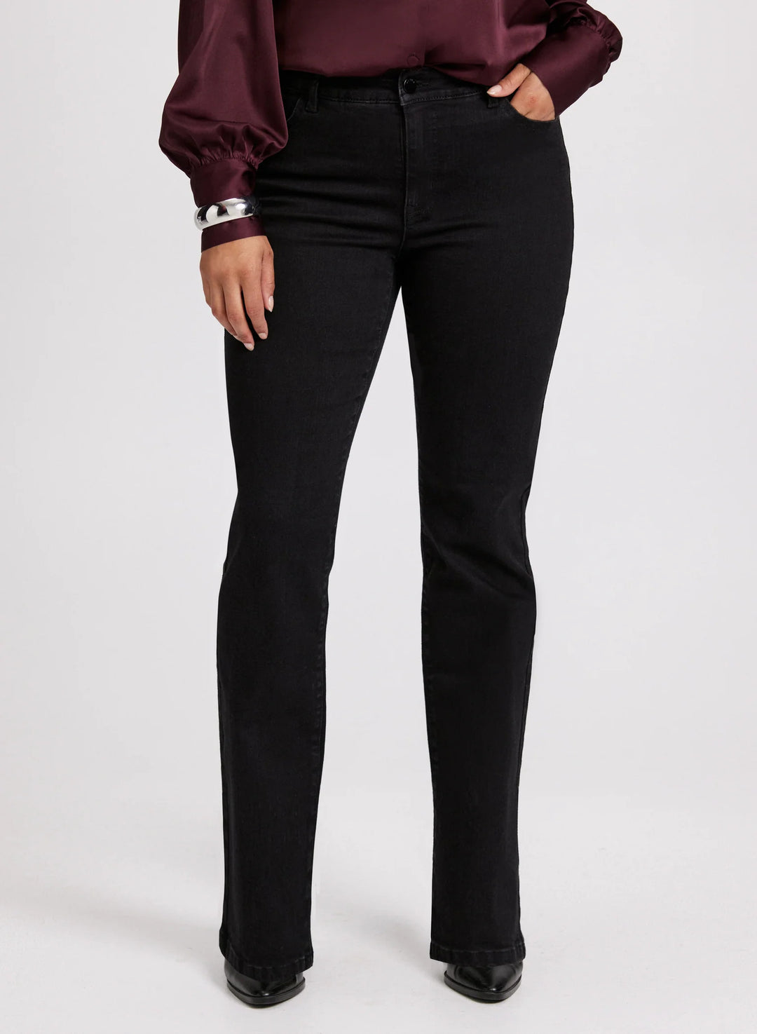LAURA Straight Leg Jeans