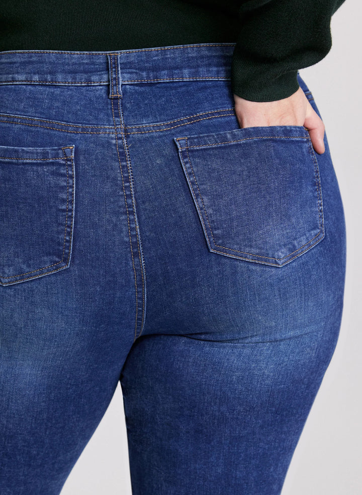 LAURA Straight Leg Jeans