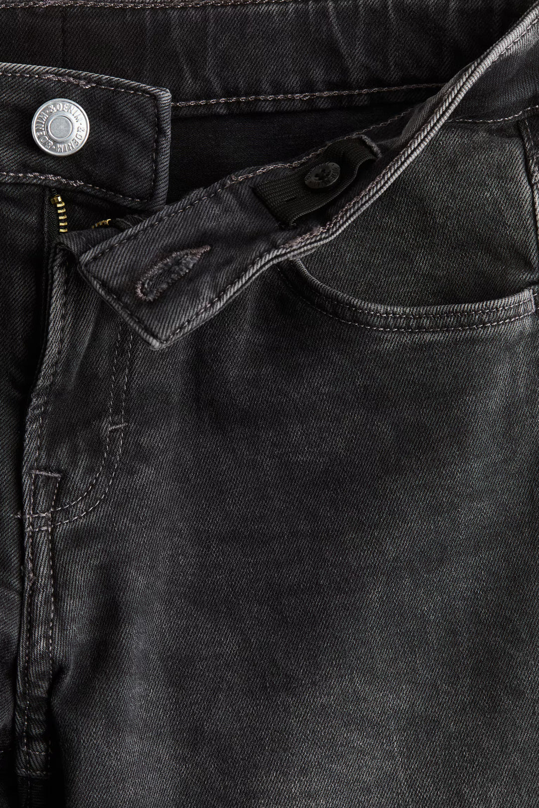 H&M Relaxed Tapered Fit Jeans