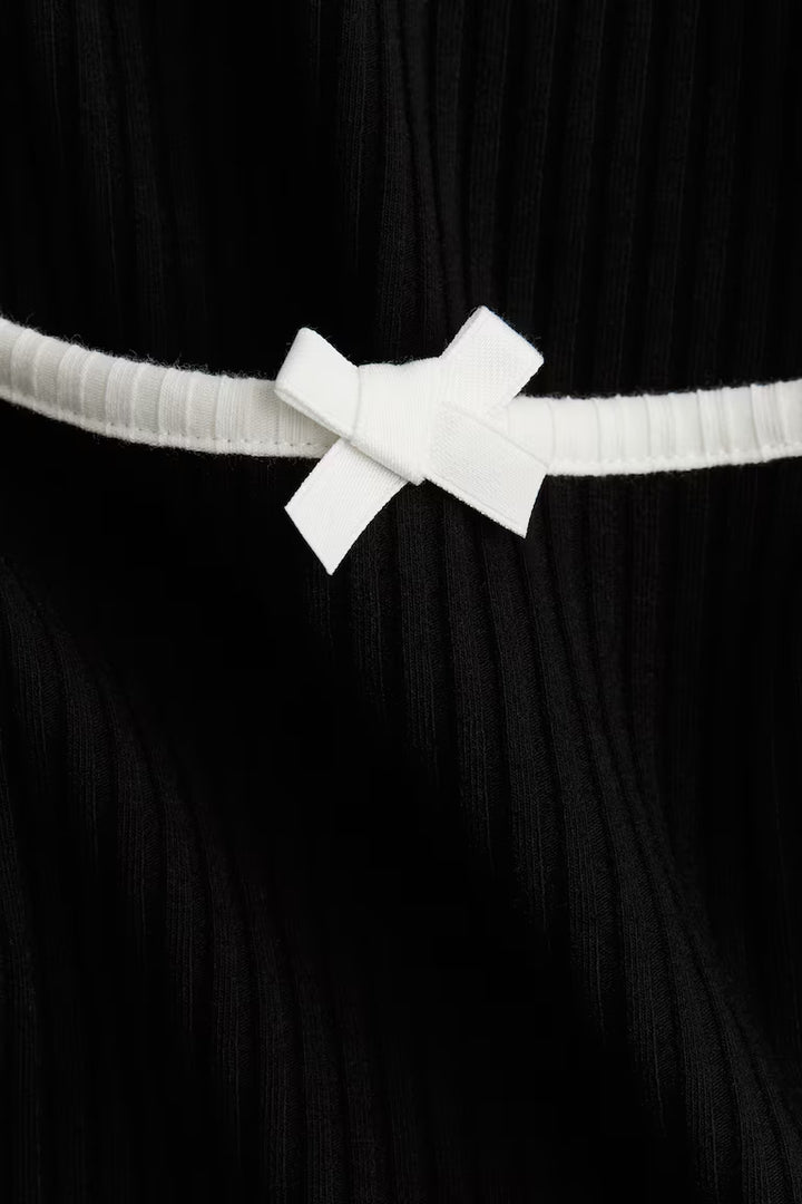 H&M RIBBED TOP WITH OVERLOCKED TRIM
