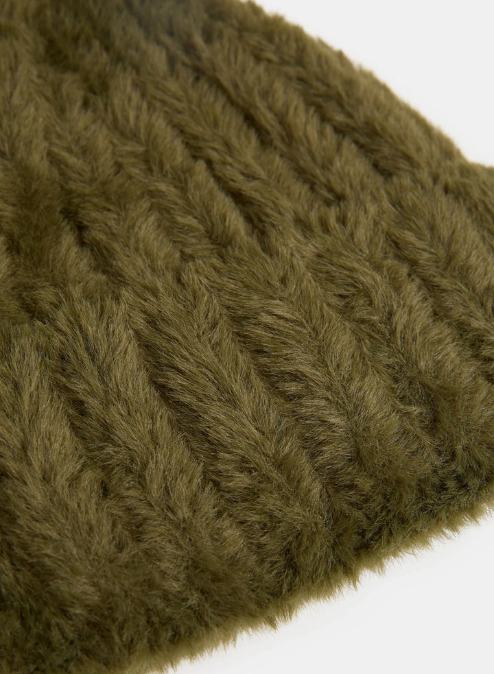 Laura  Feather Yarn Tuque