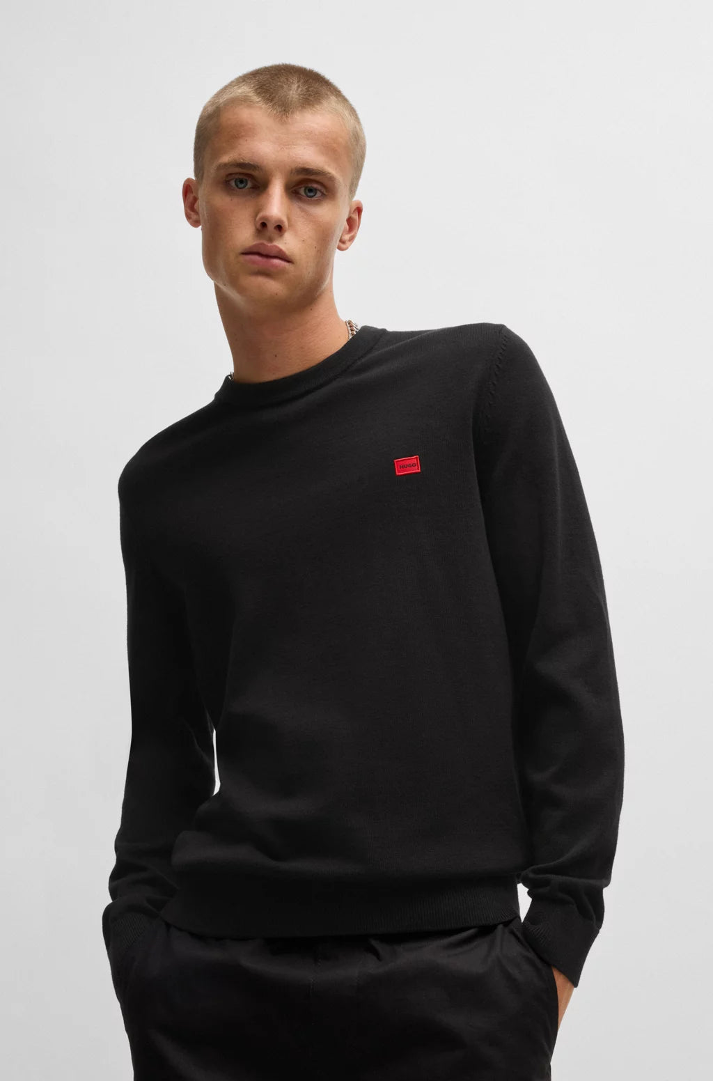 HUGO Knitted cotton sweater with red logo label