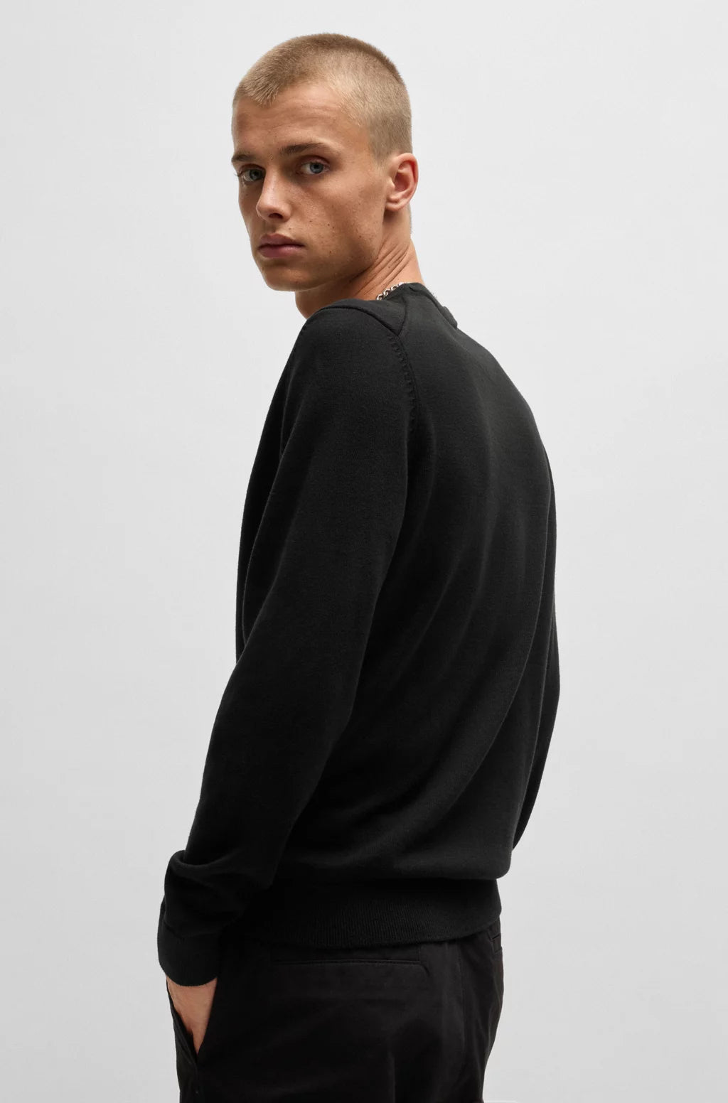 HUGO Knitted cotton sweater with red logo label