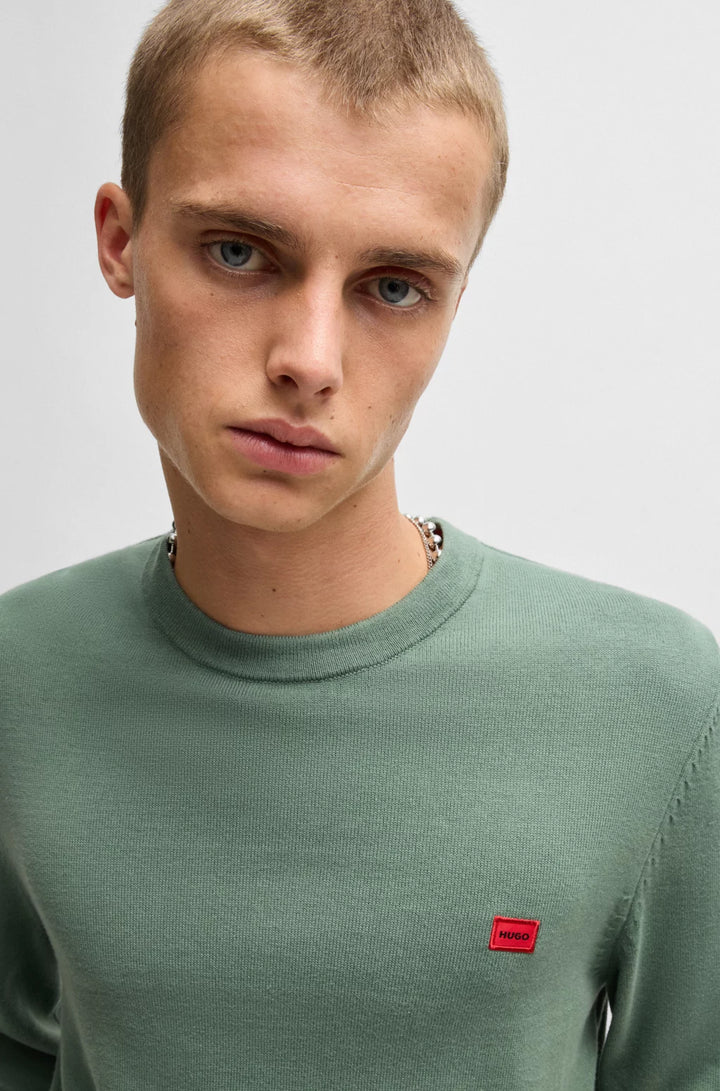HUGO Knitted cotton sweater with red logo label
