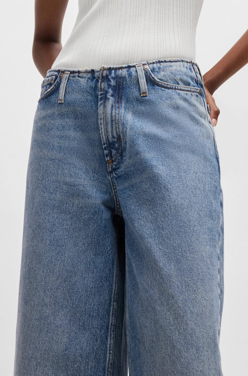 HUGO RELAXED-FIT JEANS WITH CROPPED LENGTH