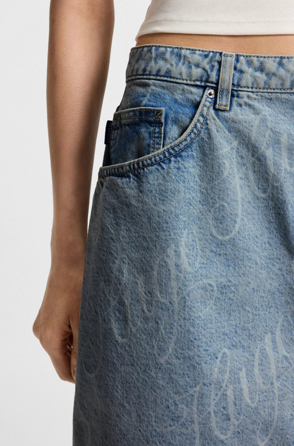 HUGO MINI SKIRT IN LOGO-PRINT RIGID DENIM