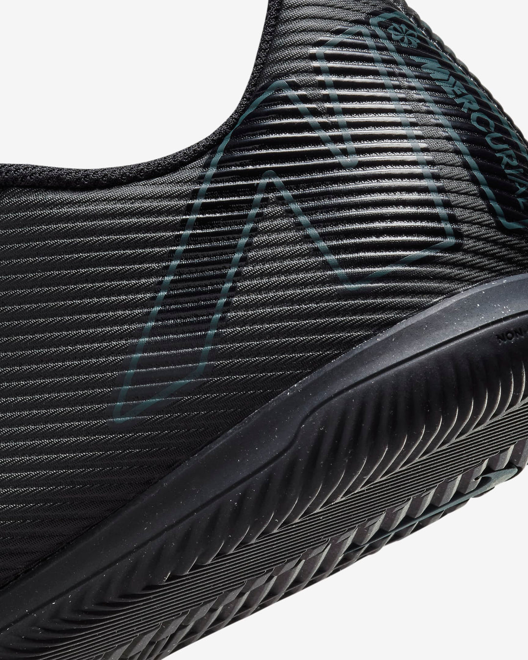 Nike Mercurial Vapor 16 Club Multi-Ground Low-Top Soccer Cleats