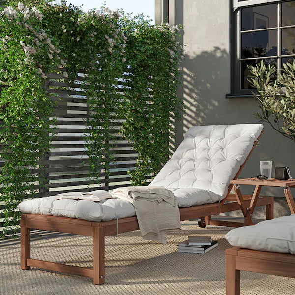 IKEA NÄMMARÖ Chaise, outdoor light brown stained/Kuddarna light grey-beige