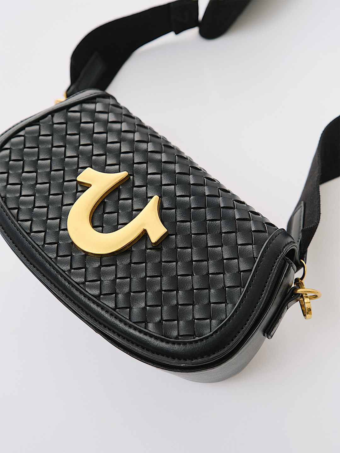 TRUE RELIGION NEW MARKDOWN WOVEN CROSSBODY BAG
